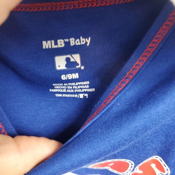 MLB Baby Texas Rangers NWT Shrt Slv Onesie Bib & Sock/Shoes Size 6-9 Mnths - Picture 6 of 7